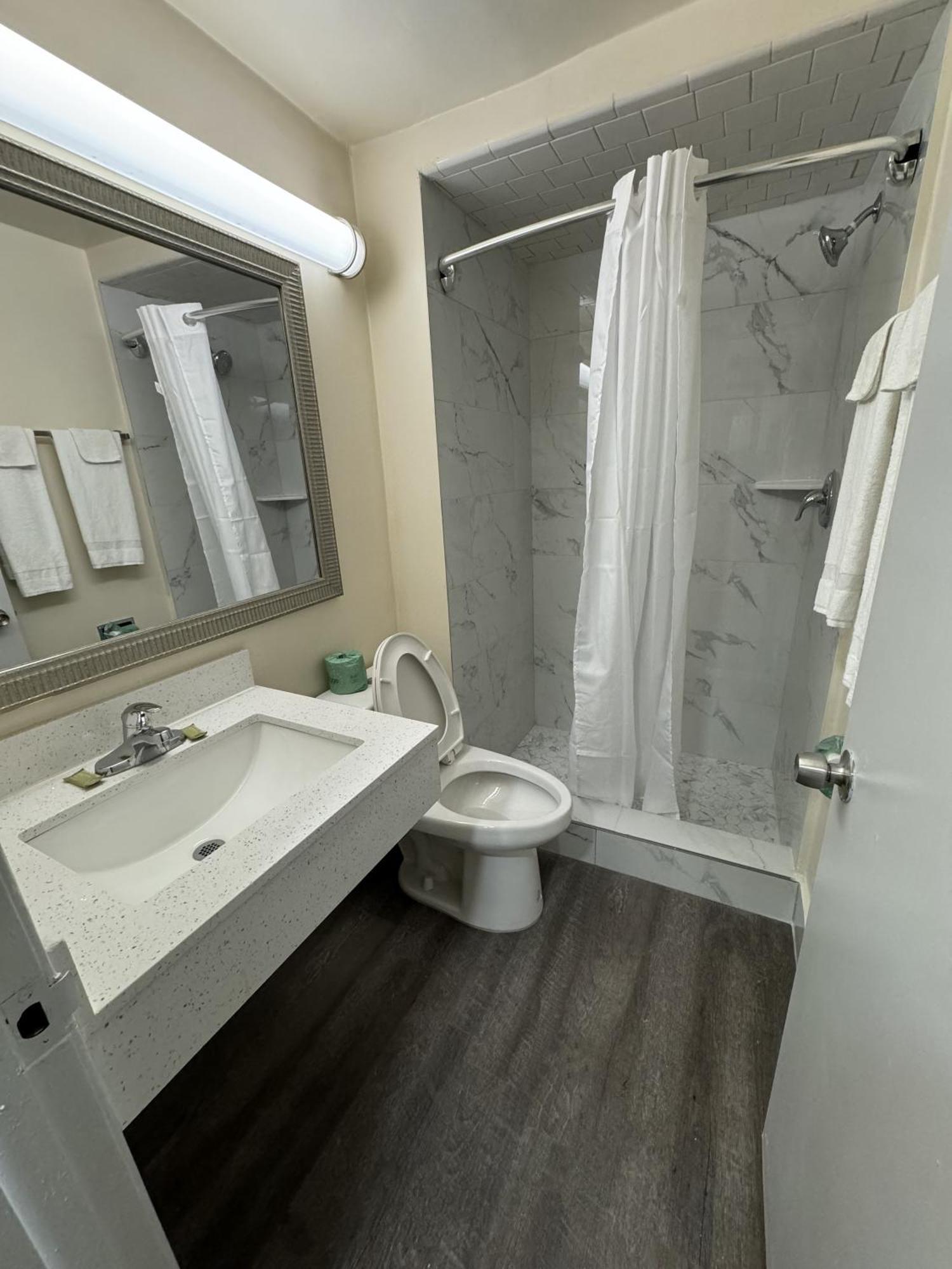 James River Inn & Suites Newport News Exteriér fotografie